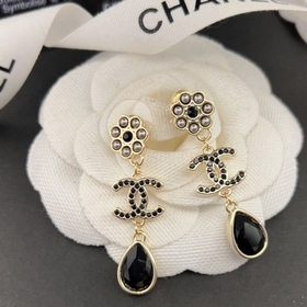 CHANEL Chanel серьги-гвоздики в новом популярном дизайне CHAN 23K