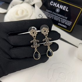 CHANEL Chanel серьги-гвоздики в новом популярном дизайне CHAN 23K