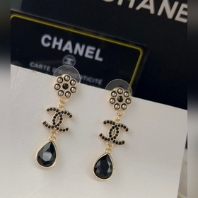 CHANEL Chanel серьги-гвоздики в новом популярном дизайне CHAN 23K