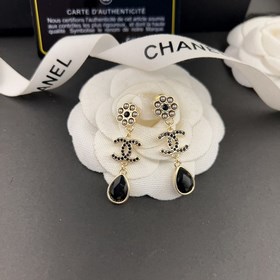 CHANEL Chanel серьги-гвоздики в новом популярном дизайне CHAN 23K