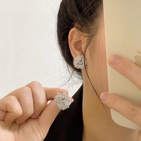 CHANEL Chanel серьги-гвоздики в новом популярном дизайне CHAN 23K