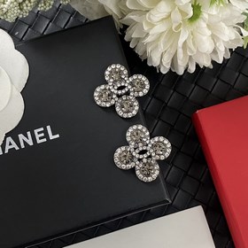 CHANEL Chanel серьги-гвоздики в новом популярном дизайне CHAN 24K