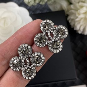 CHANEL Chanel серьги-гвоздики в новом популярном дизайне CHAN 24K