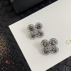 CHANEL Chanel серьги-гвоздики в новом популярном дизайне CHAN 24K