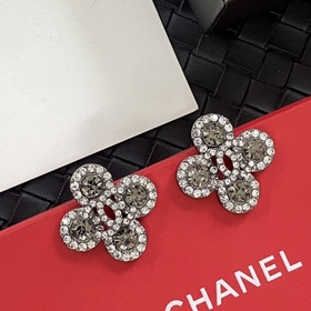 CHANEL Chanel серьги-гвоздики в новом популярном дизайне CHAN 24K