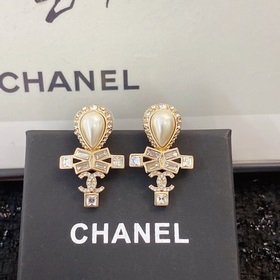 Код GE266 0658915 Новые серьги Chanel в наличии Оригинальные изде