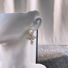Код GE266 0658915 Новые серьги Chanel в наличии Оригинальные изде