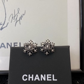 Код GE299  0548735 [Chanel] Популярные серьги-гвоздики Chanel Ор