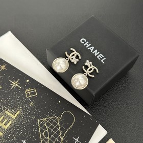 Chanel Б/у Буквы Серьги в стиле Chanel не нуждаются в представлен