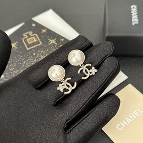 Chanel Б/у Буквы Серьги в стиле Chanel не нуждаются в представлен