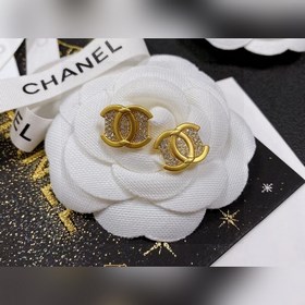 Chanel подержанные серьги с двойным C. Модели Chanel не нуждаются