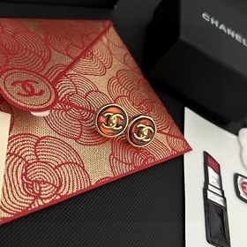 Chanel подержанные серьги с двойным C. Модели Chanel не нуждаются