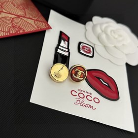 Chanel подержанные серьги с двойным C. Модели Chanel не нуждаются