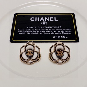 Новая версия высококачественных сережек Chanel с белыми камелиями