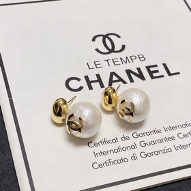 Chanel CHANEL двойное C из старинного золота и шариковые пузырько
