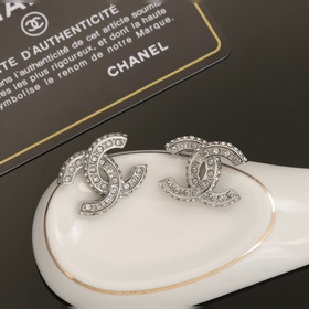Chanel Новые серьги Chanel Оригинальный товар, идентичный ориги