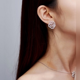 Материал V-Gold 8690. Серьги Chanel с камелией – какая женщина см