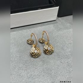 Материал V-Gold 8690180 Серьги Chanel с золотыми камелиями. Какая