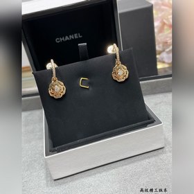 Материал V-Gold 8690180 Серьги Chanel с золотыми камелиями. Какая