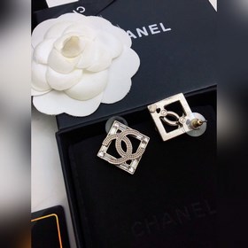 Chanel Chanel маленькие серьги с бриллиантами большим буквой C С