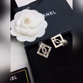Chanel Chanel маленькие серьги с бриллиантами большим буквой C С