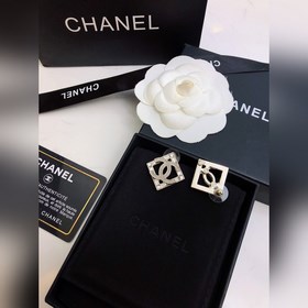 Chanel Chanel маленькие серьги с бриллиантами большим буквой C С