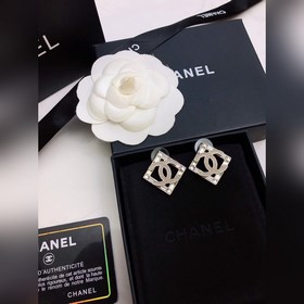 Chanel Chanel маленькие серьги с бриллиантами большим буквой C С