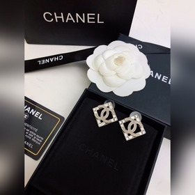 Chanel Chanel маленькие серьги с бриллиантами большим буквой C С