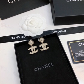 Chanel  Новая модель Chanel 2024 с уникальным дизайном и яркой и