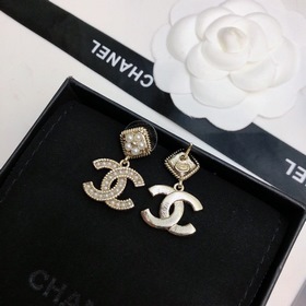 Chanel  Новая модель Chanel 2024 с уникальным дизайном и яркой и