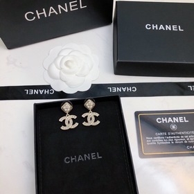 Chanel  Новая модель Chanel 2024 с уникальным дизайном и яркой и