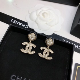 Chanel  Новая модель Chanel 2024 с уникальным дизайном и яркой и