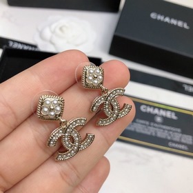 Chanel  Новая модель Chanel 2024 с уникальным дизайном и яркой и
