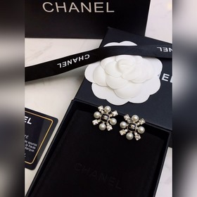 Chanel  [Chanel] Новейшие серьги-гвоздики, популярная модель, л