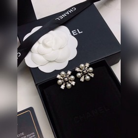 Chanel  [Chanel] Новейшие серьги-гвоздики, популярная модель, л