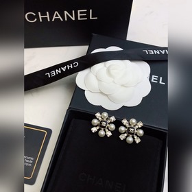 Chanel  [Chanel] Новейшие серьги-гвоздики, популярная модель, л