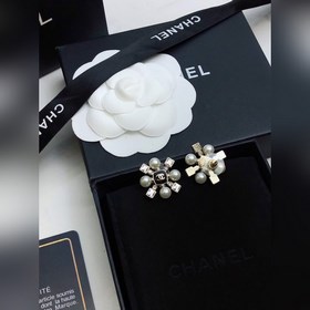 Chanel  [Chanel] Новейшие серьги-гвоздики, популярная модель, л