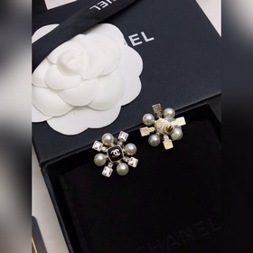 Chanel  [Chanel] Новейшие серьги-гвоздики, популярная модель, л