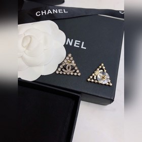 Chanel  Новейшие серьги-гвоздики [Chanel] Популярная модель, л
