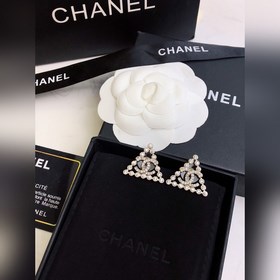 Chanel  Новейшие серьги-гвоздики [Chanel] Популярная модель, л