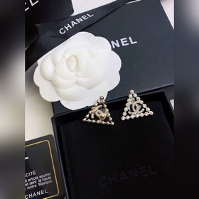 Chanel  Новейшие серьги-гвоздики [Chanel] Популярная модель, л