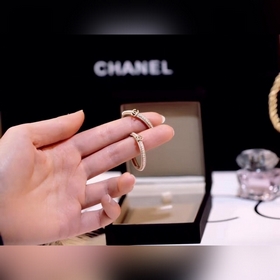 Chanel  04038080 Chanel подержанные модели Новая модель больших