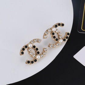 Chanel  Серьги-гвоздики с двойным символом Chanel Изысканно укр