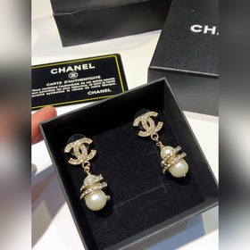 Chanel Уровень покупки CHANEL Маленькие серьги с жемчугом Chanel