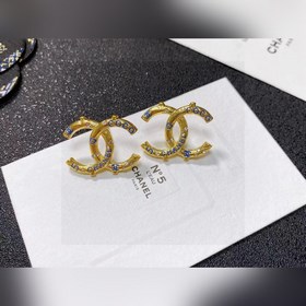 Chanel подержанные серьги с двойным C. Модели Chanel не нуждаются