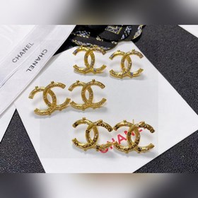 Chanel подержанные серьги с двойным C. Модели Chanel не нуждаются