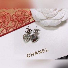 Chanel Б/у Буквы Серьги в стиле Chanel не нуждаются в представлен