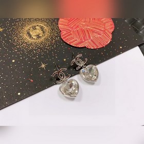 Chanel Б/у Буквы Серьги в стиле Chanel не нуждаются в представлен