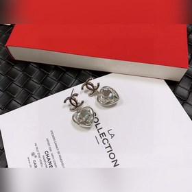 Chanel Б/у Буквы Серьги в стиле Chanel не нуждаются в представлен