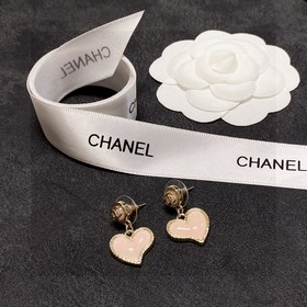 CHANEl, последние новинкиз бутика, синхронно поступили в продажу.